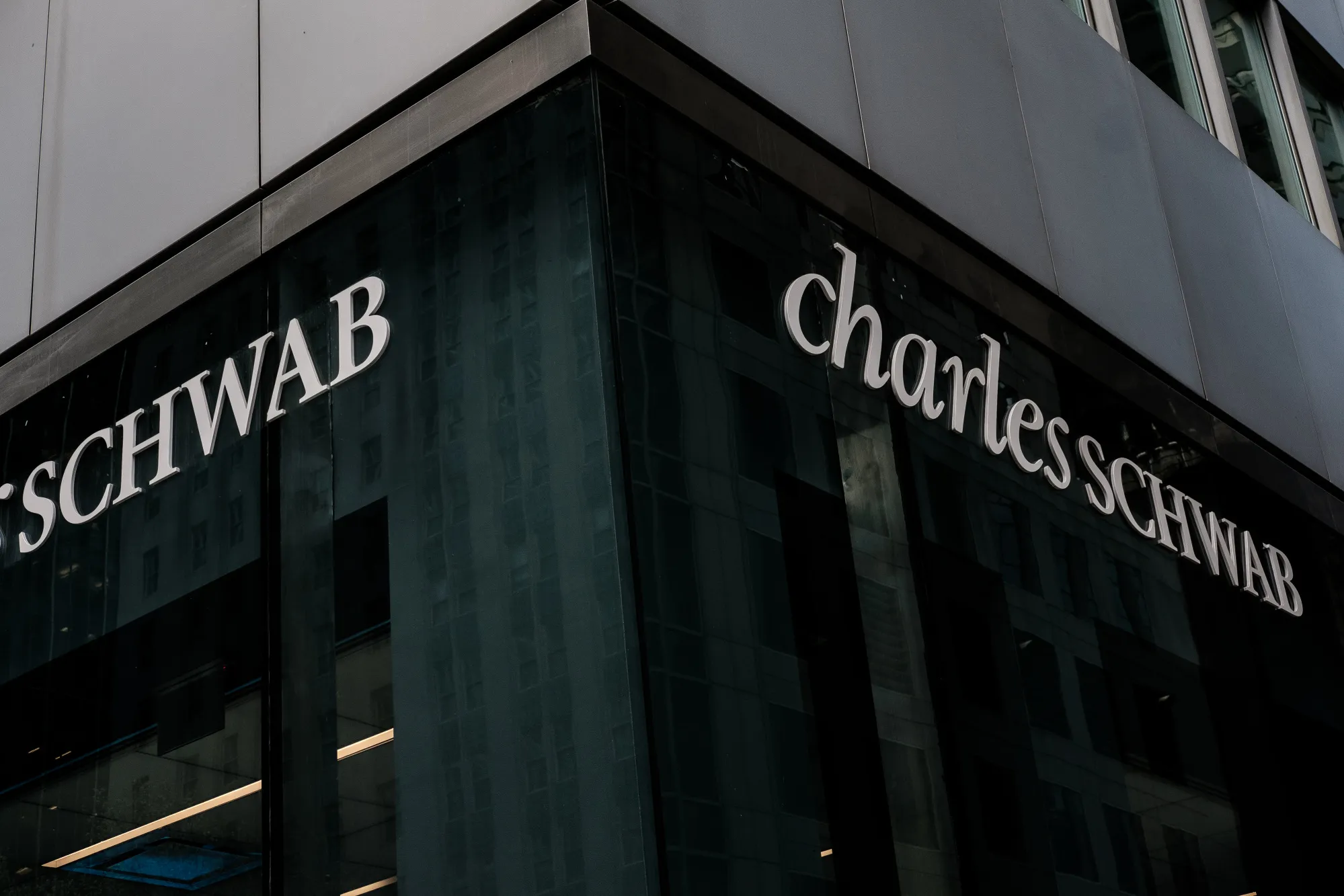 Schwab Commission-Free Trading Means Disruption for Advisers - Bloomberg