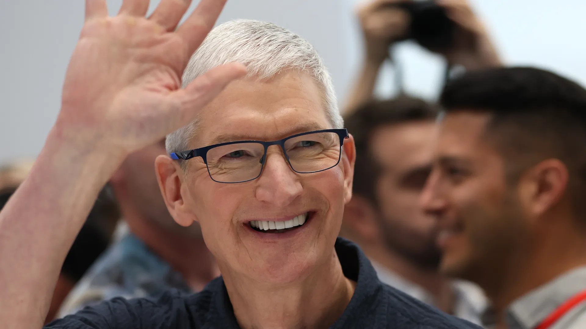 Tim Bloomberg Watch Tim Cook to Meet With President-elect Donald Trump - Bloomberg