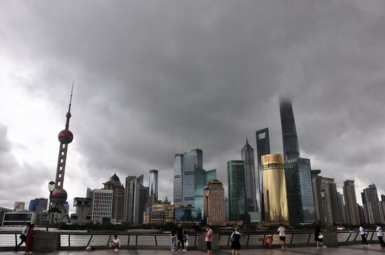 Shanghai Resumes Flights, Some Port Operations After Typhoon