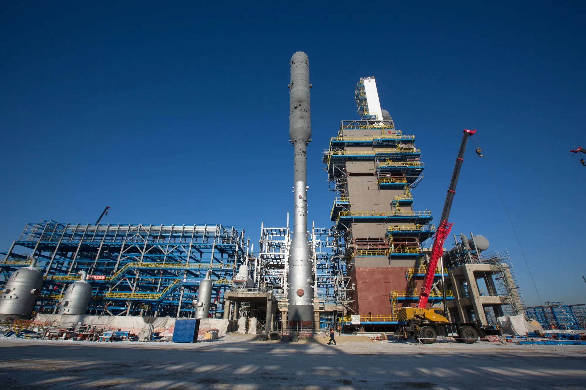 A methane extraction column towers above the site of the&nbsp;Gazprom PJSC Amur gas processing plant.