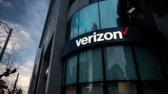 Verizon Sells 90% of Media Division to Apollo for $5 Billion