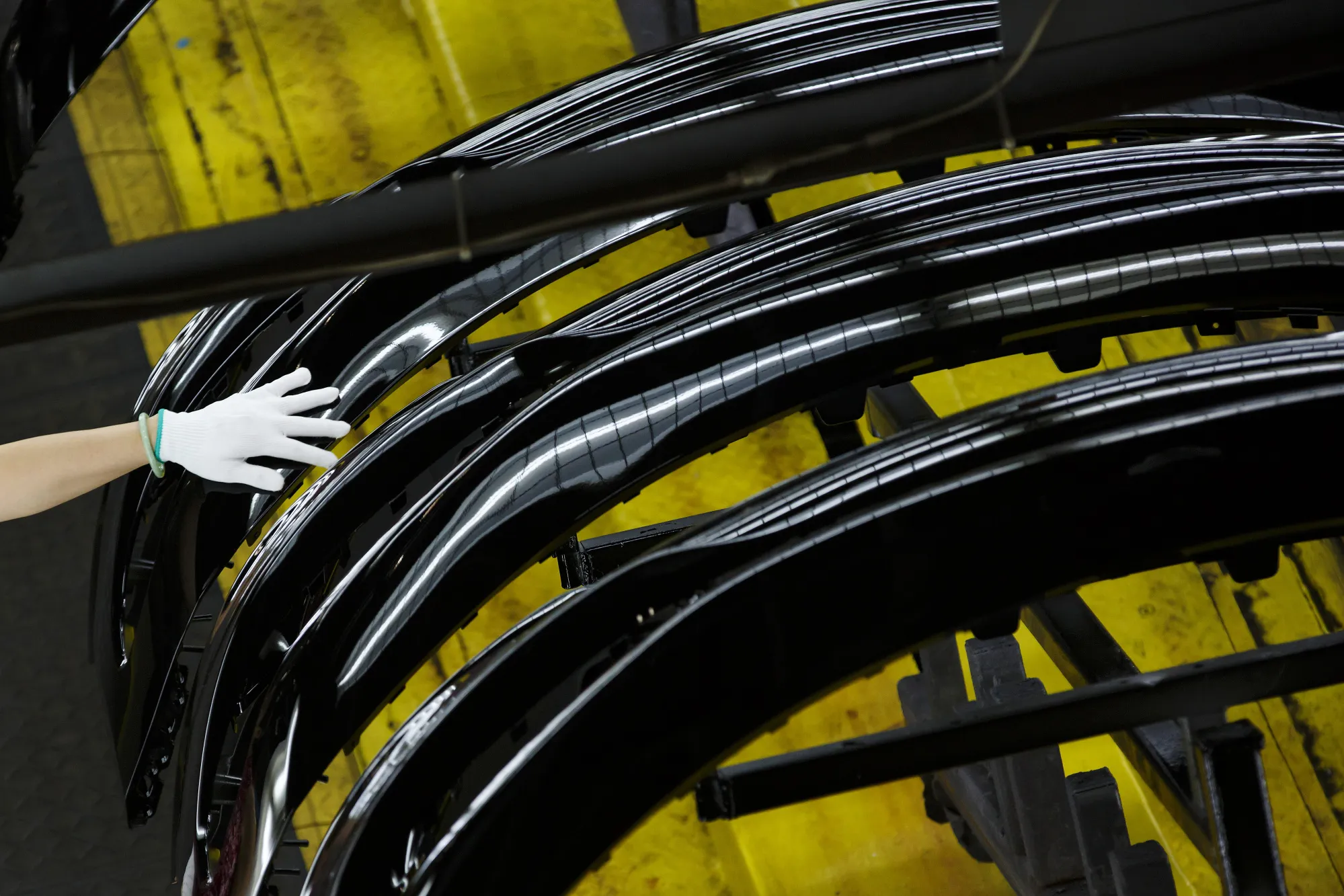 Fenders are inspected as they come off the line at an Ontario auto-parts plant in 2018.
