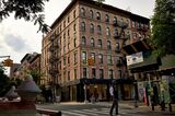 Manhattan Rents Soar To A Record With Landlords In Driver's Seat 