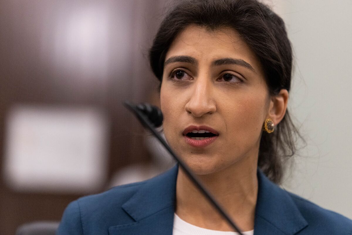 U.S. FTC’s Lina Khan Vows Return To Agency’s Trustbusting Roots - Bloomberg