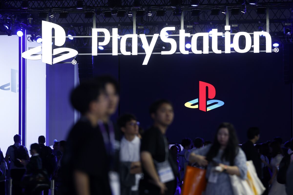 Sony shuts down Bluepoint Games, the PlayStation subsidiary behind remakes of older games like Demon's Souls and Uncharted; ~70 employees will lose their jobs (Jason Schreier/Bloomberg)