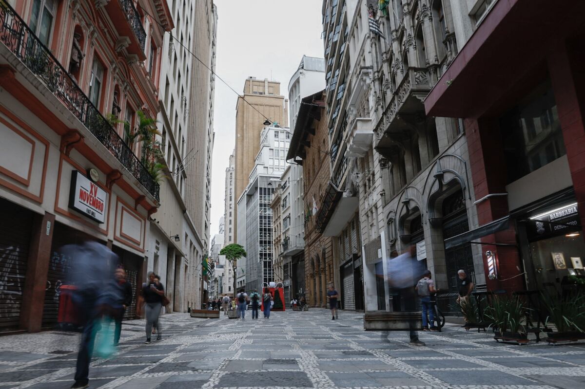 Banco Master’s Mounting Woes Leave Brazilian Firms in Limbo