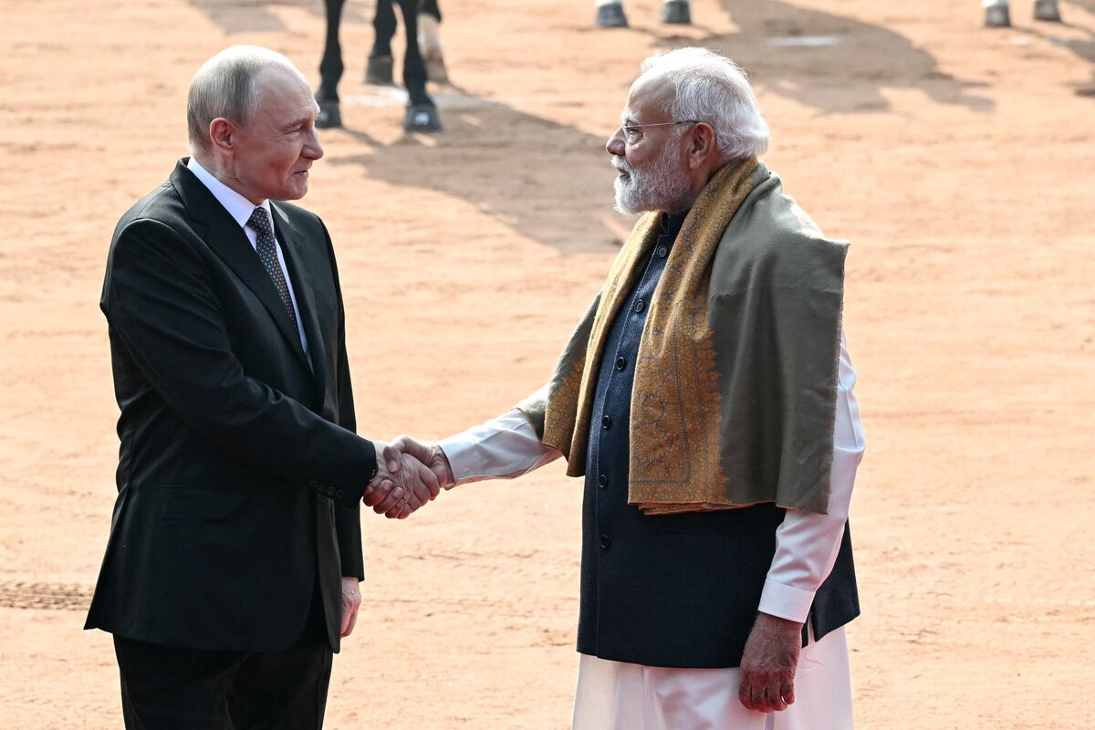
                            Modi, Putin Meet to Deepen Economic Ties Despite US Pressure