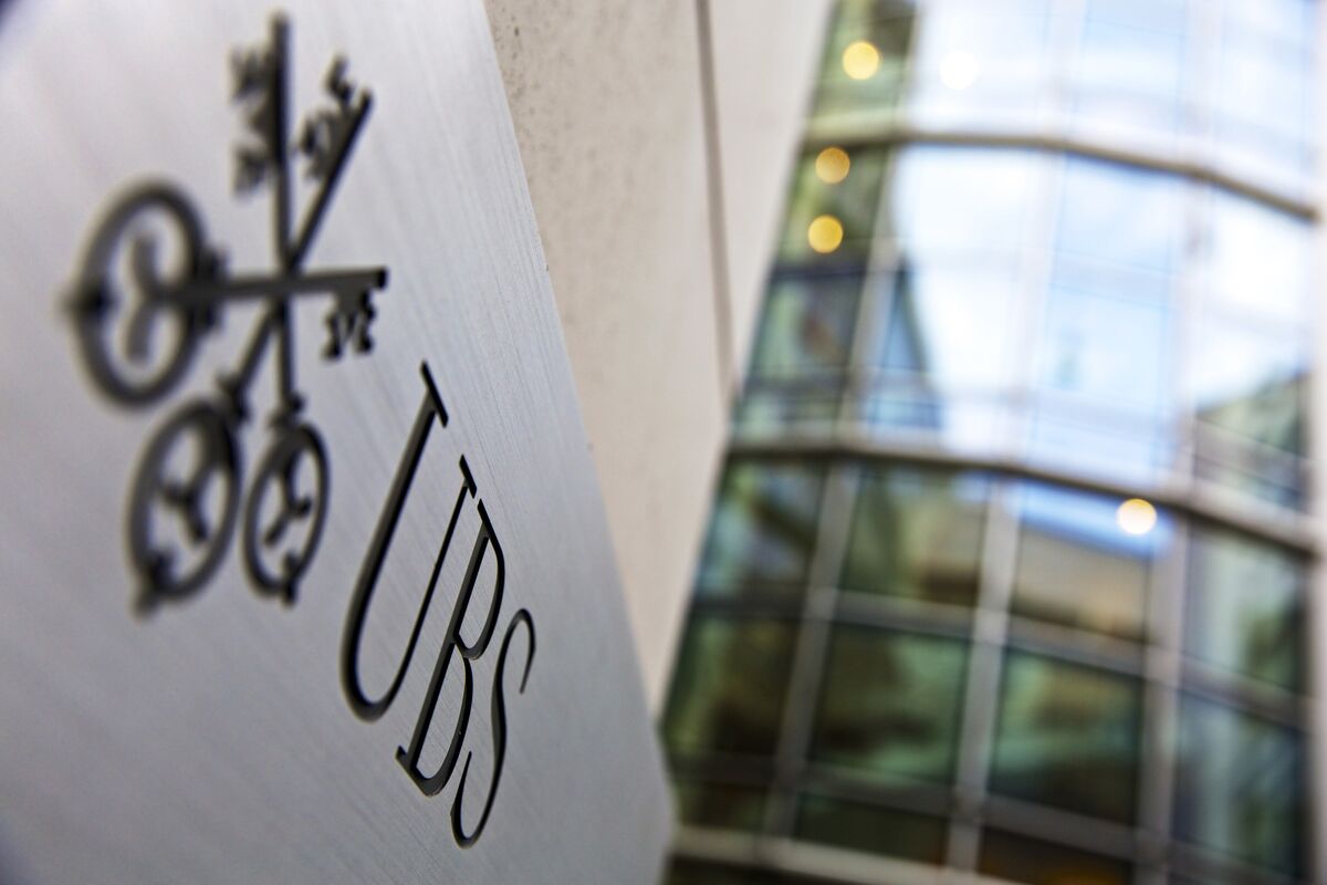 UBS Moves to Retain More Than 100 Credit Suisse Asia Dealmakers