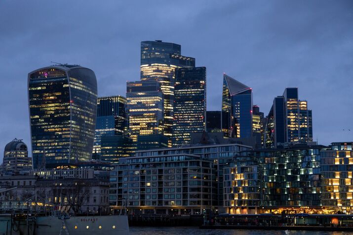 Commuters And Workers Ahead Of Latest UK Labour Statistics 