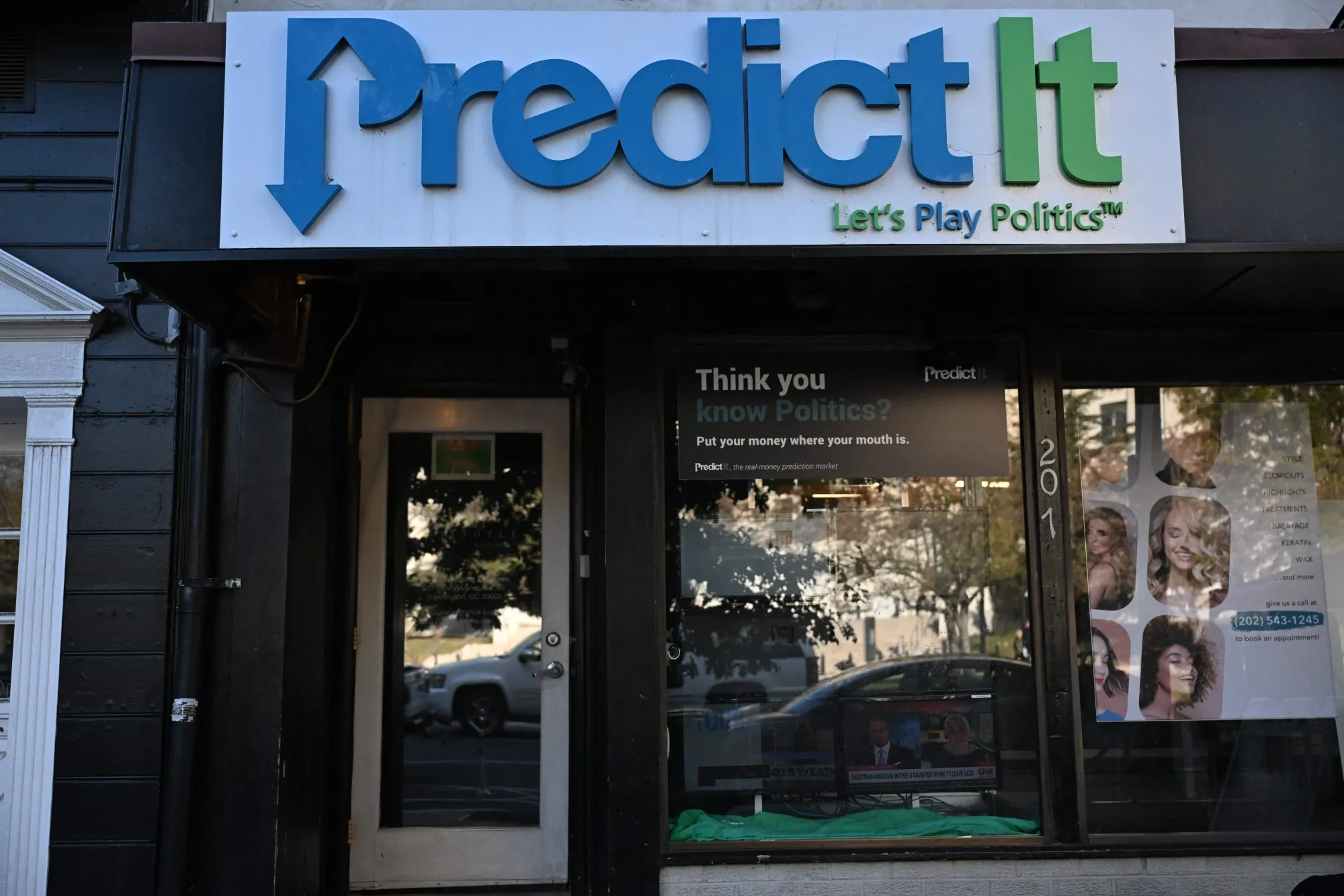 What Betting Markets Like Polymarket, PredictIt Tell Us About 2024 Election  - Bloomberg