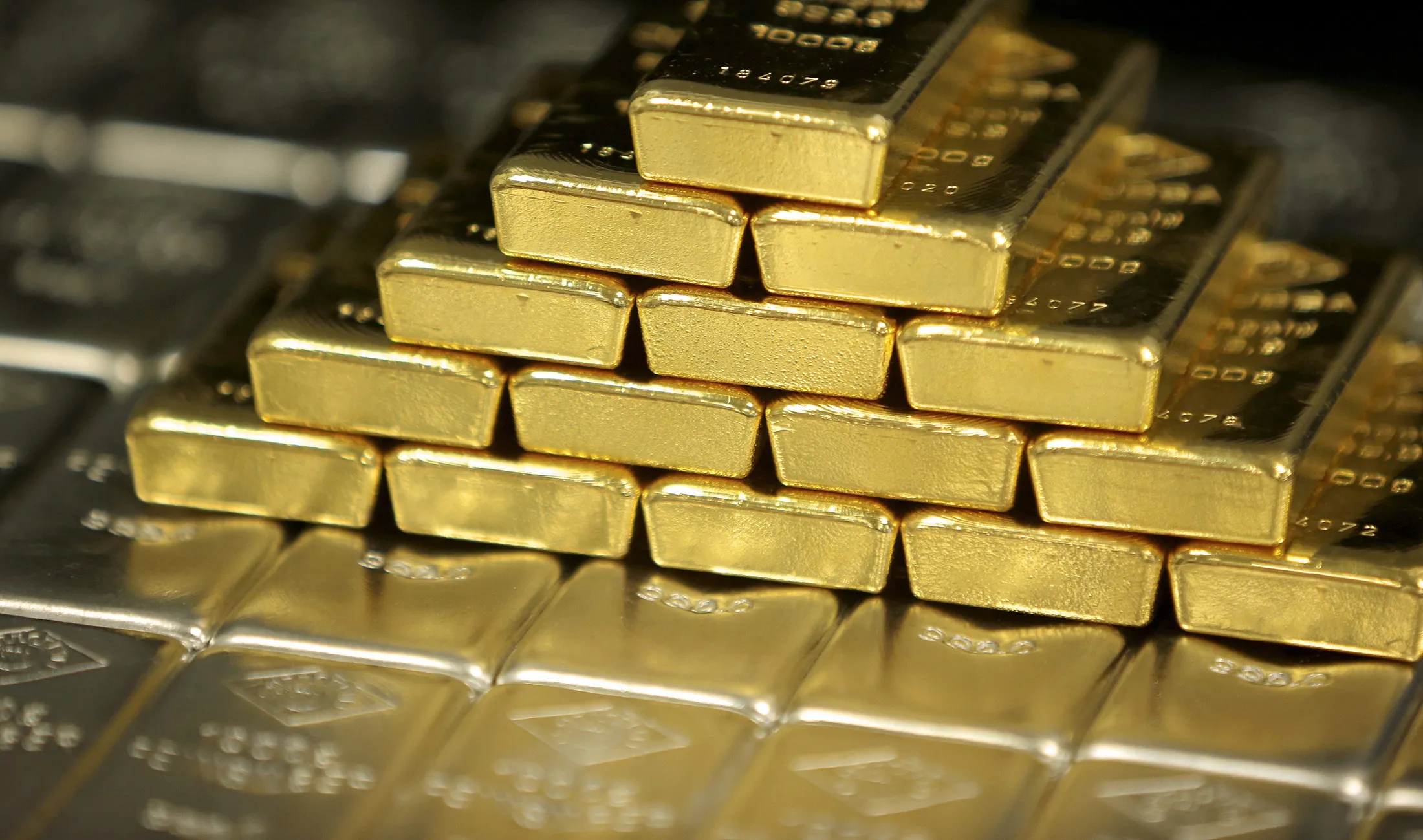 IShares Gold Fuels Big ETF Run as Mom-and-Pop Buyers Pile In
