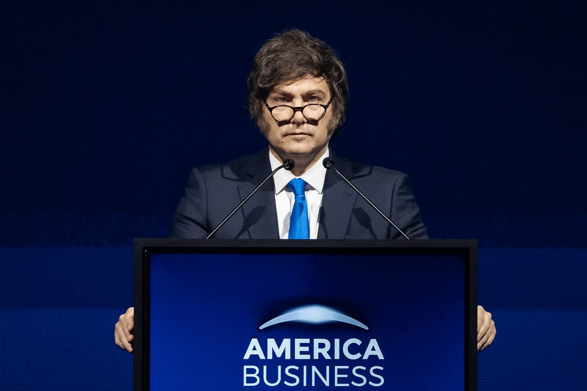 Pimco insta a Javier Milei a dejar flotar el peso argentino - Bloomberg