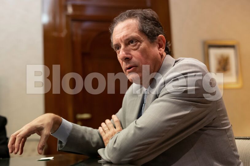 Argentina Central Bank Seeks to Cut Rates and Slow Inflation