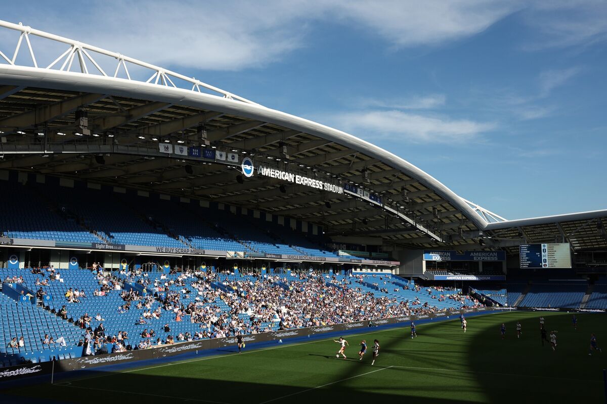 Boom in English Women’s Football Fades in Early Season