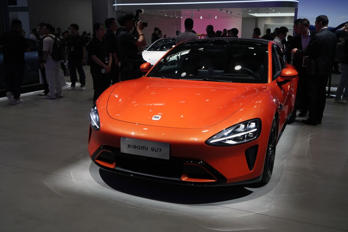 Xiaomi Shares Tumble After Reports EV Crash Traps Person Inside
