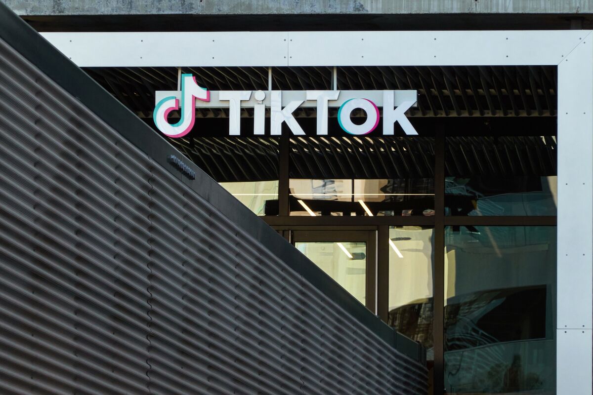 TikTok Buyers Group to Include Oracle, Silver Lake, Andreessen - Bloomberg.com