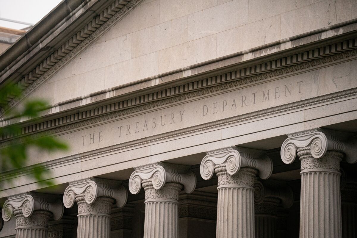 bloomberg.com - Elizabeth Stanton - Treasuries Advance Before Auction as Oil Prices Retreat Further