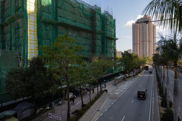 Hong Kong Builders Fall on Sun Hung Kai Earnings, HSBC Rate Plan