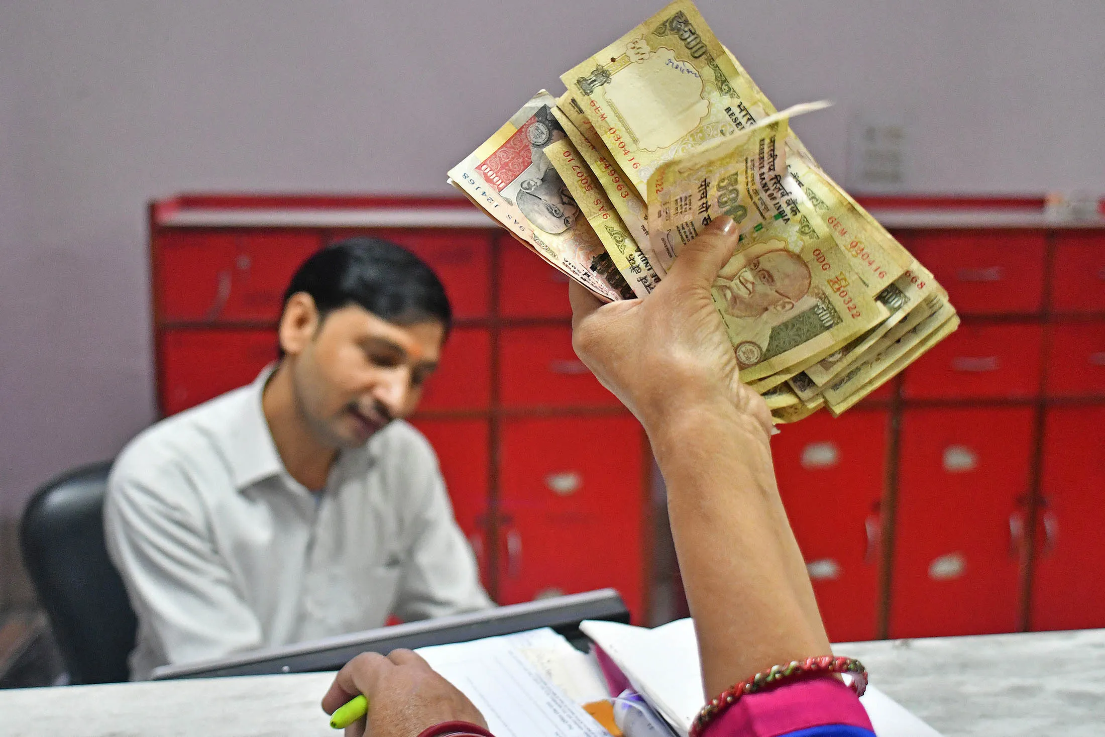 1479252734_india rupee lede