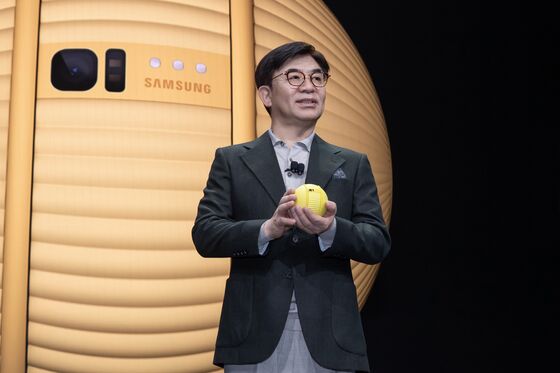 Samsung Hops Aboard Smart Speaker, AR Glasses Hype Trains
