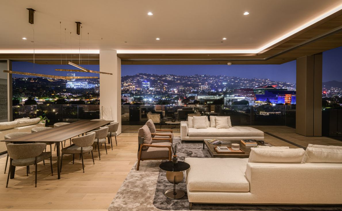 Popular Downtown San Diego Louis Vuitton 2600sqft Penthouse in CA