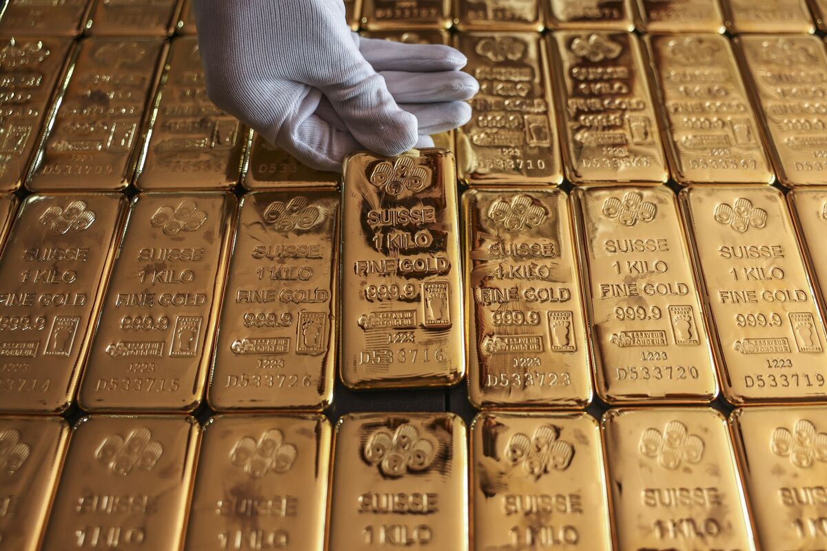 Gold Declines as Traders Mull Fed Rate Path After US Jobs Data - Bloomberg