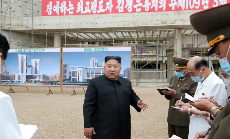 Kim Jong Un inspects the Pyongyang General Hospital project.
