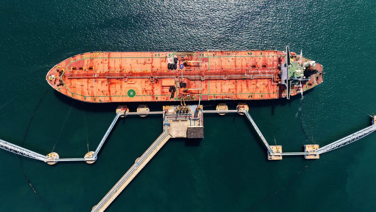 bloomberg.com - Grant Smith - Physical Oil Markets Are Floundering Despite 100 Days of War