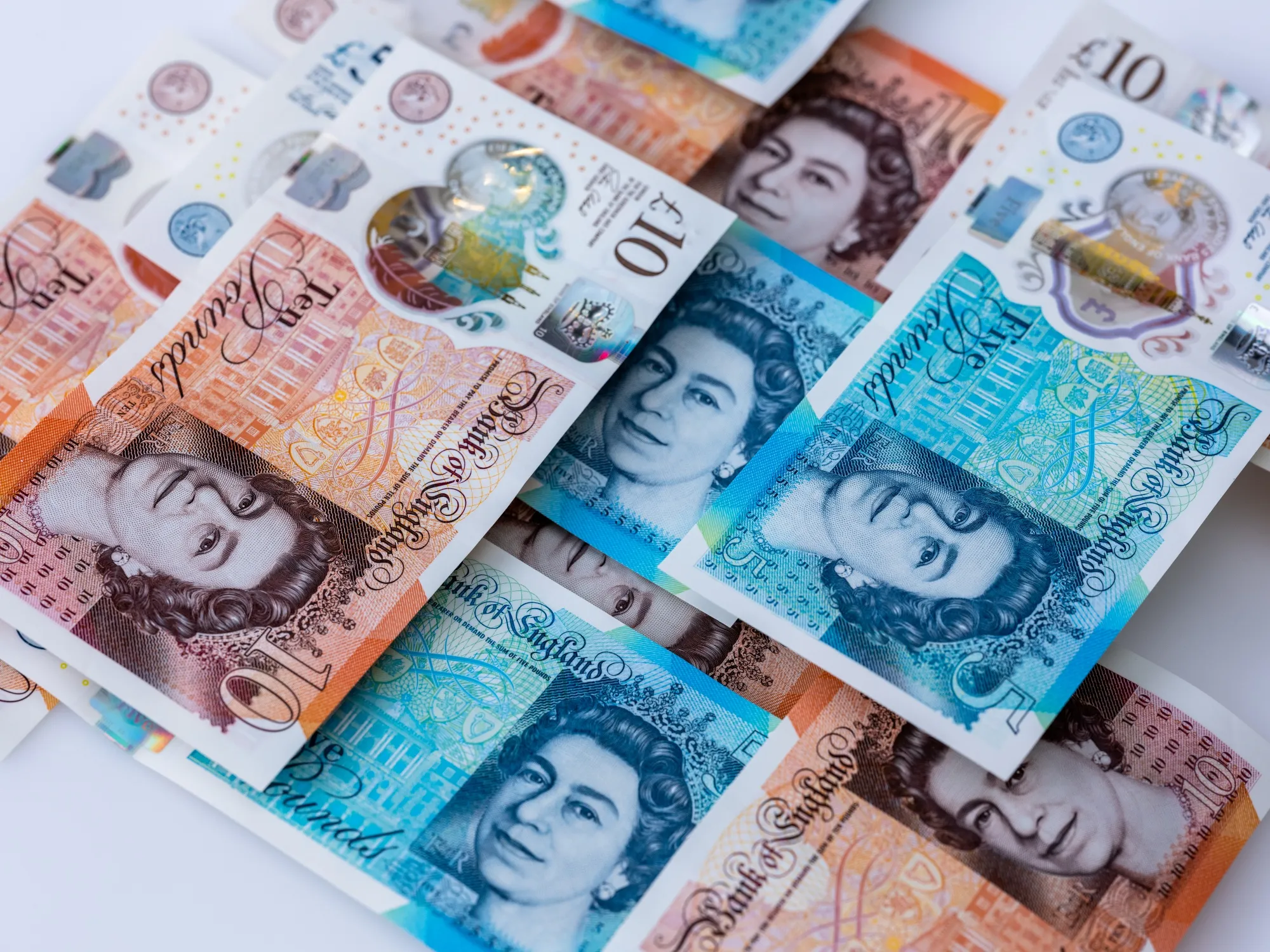 Pound Skeptics Turn Believers as Brexit Divorce Deal Looks Near