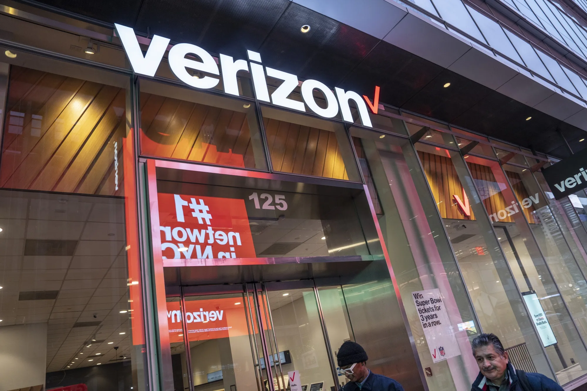 A Verizon Store Ahead Of Earnings Figures