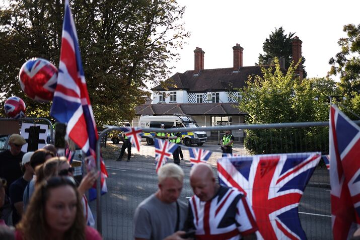 BRITAIN-MIGRATION-POLICE-PROTEST