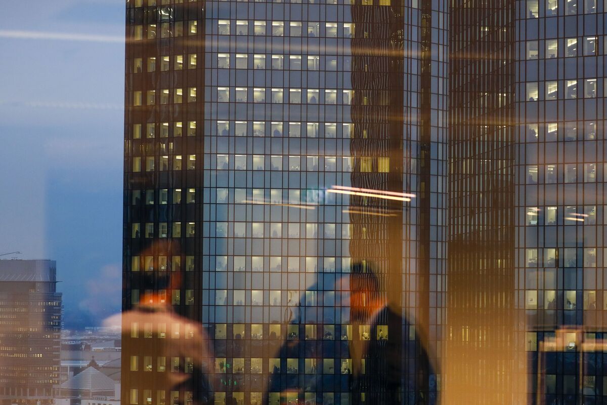 Deutsche Bank Pay Cuts Who Will Forego A Month s Pay Bloomberg