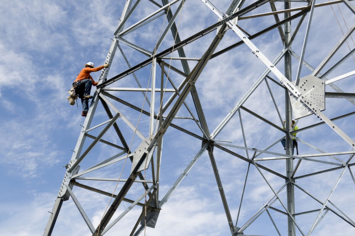 Sempra Plans $10B Sale of 45% Stake in Infrastructure Partners to KKR CPP