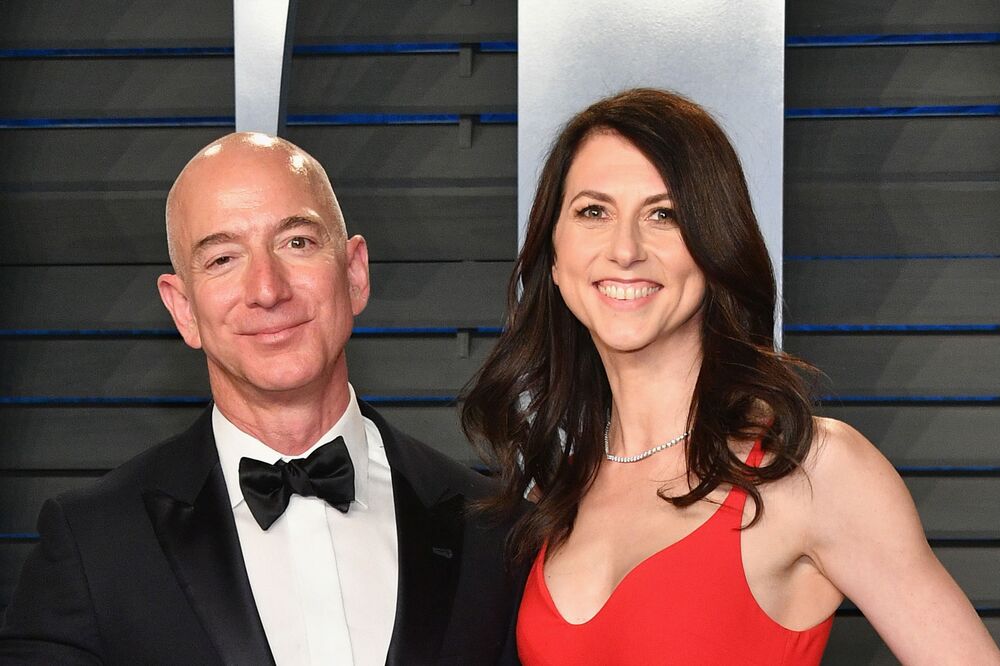 Jeff Bezos Mackenzie Bezos Divorce 38 Billion Split Looming Bloomberg