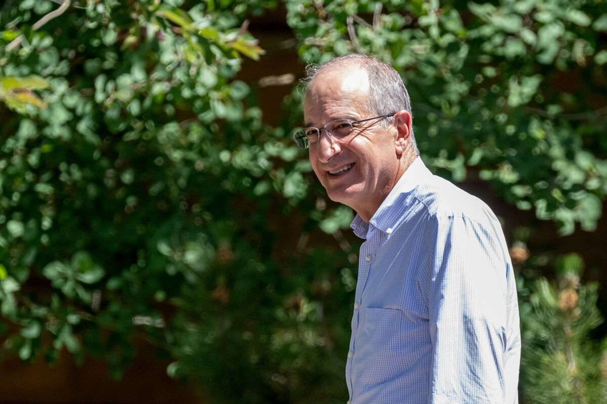 Mediagazer: A look at what's next for Netflix and Comcast's Peacock after the WBD-Paramount deal; Nielsen says Netflix had six of the top 10 original streaming shows in Q1 (Lucas Shaw/Bloomberg)