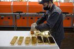 A worker handles&nbsp;gold ingots at a plant in Kasimov, Russia.