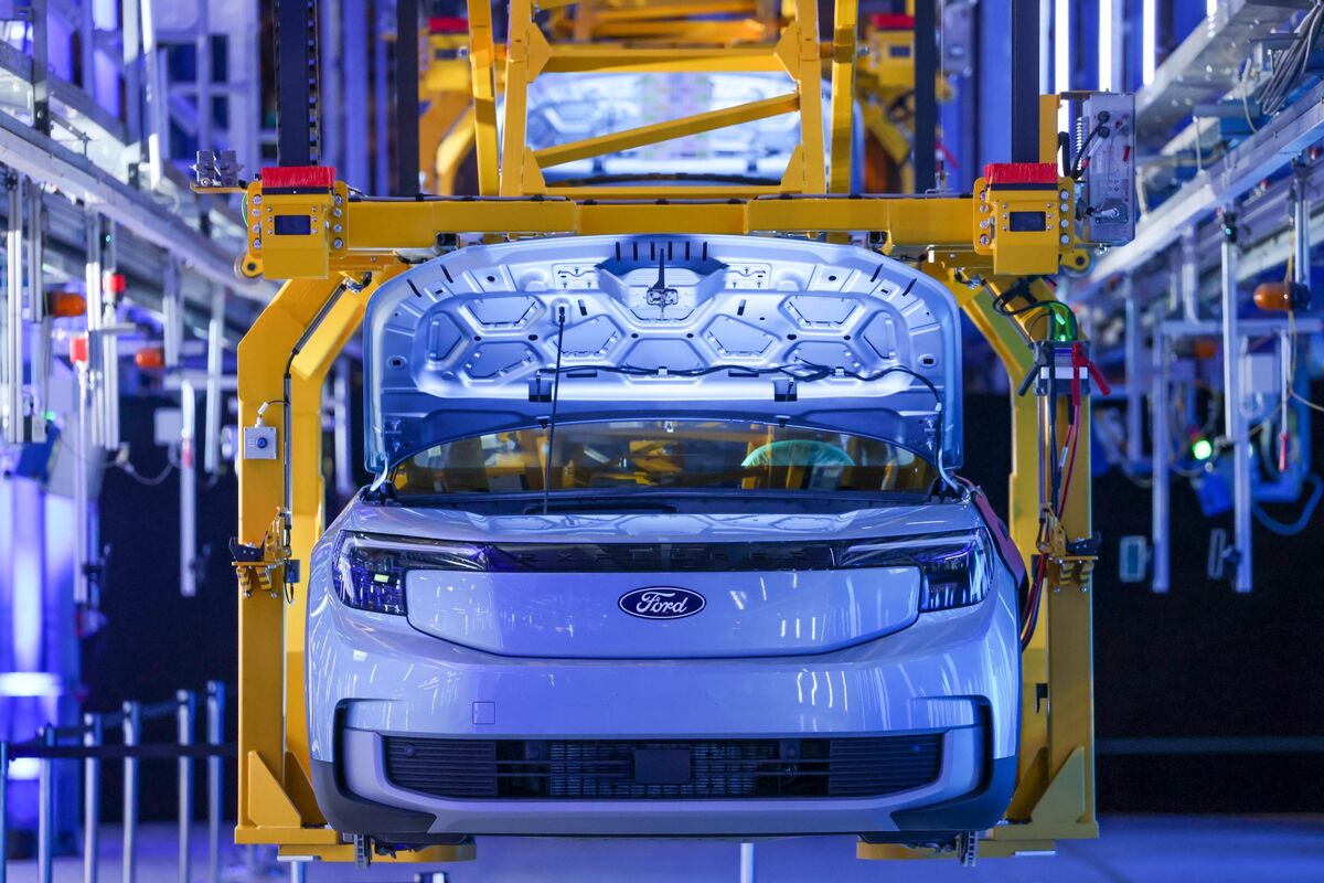 featured image thumbnail for post Ford Plans 4,000 More Job Cuts in Europe as EVs Lose Momentum