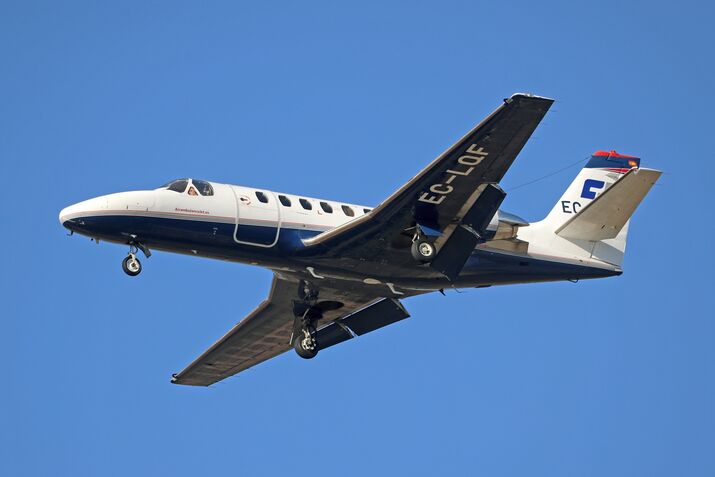 Diverse aircraft landing