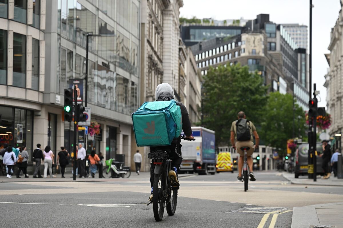 UK Arrests Hundreds of People in Clampdown on Illegal Delivery Rider Work