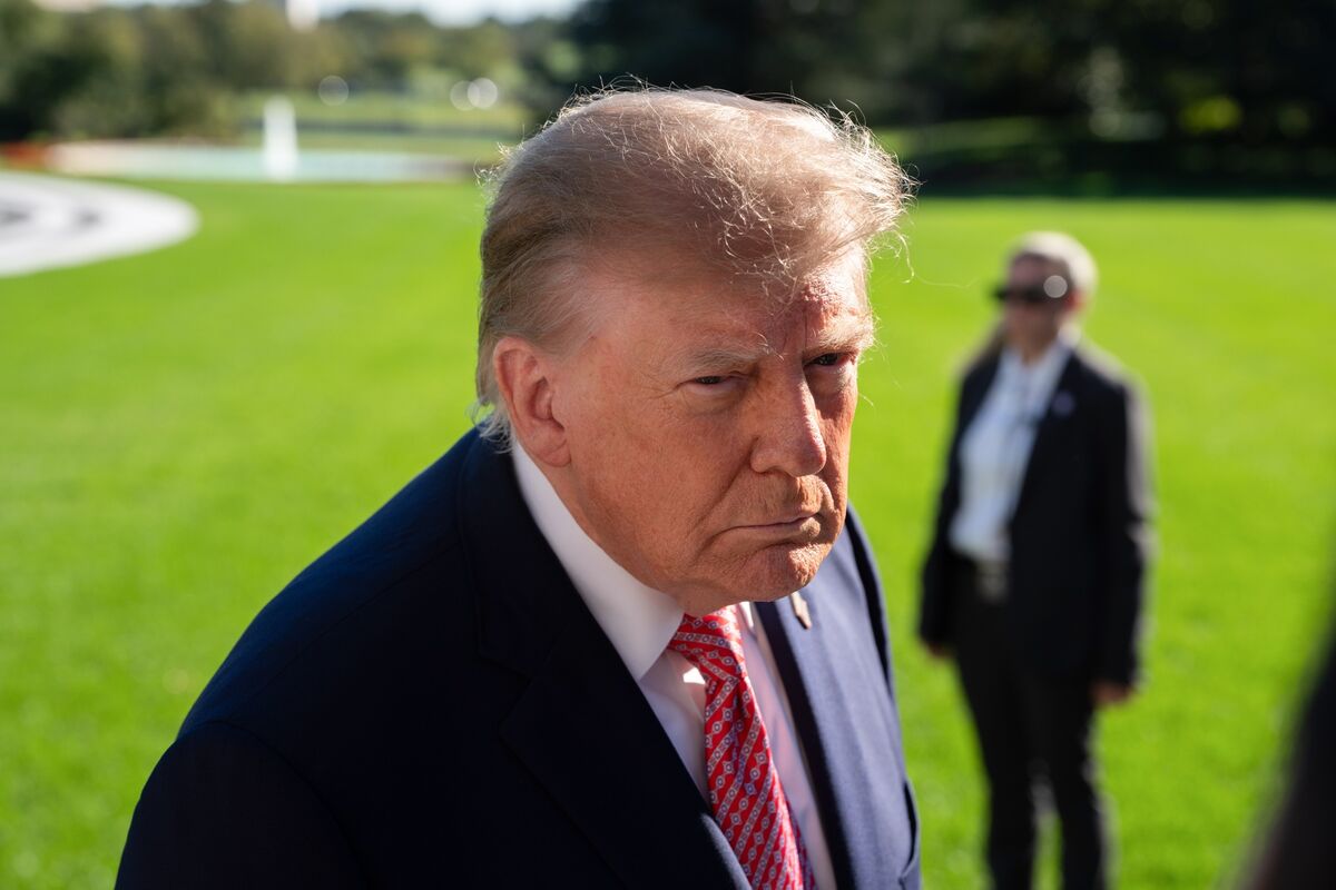 Trump Delays Decision on Ukraine, Sudan Migrants Before Midterms