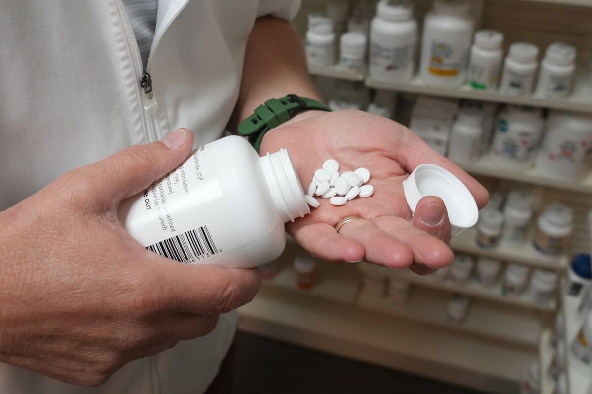 US Imposes 100% Drug Tariff; ICE Courtroom Video