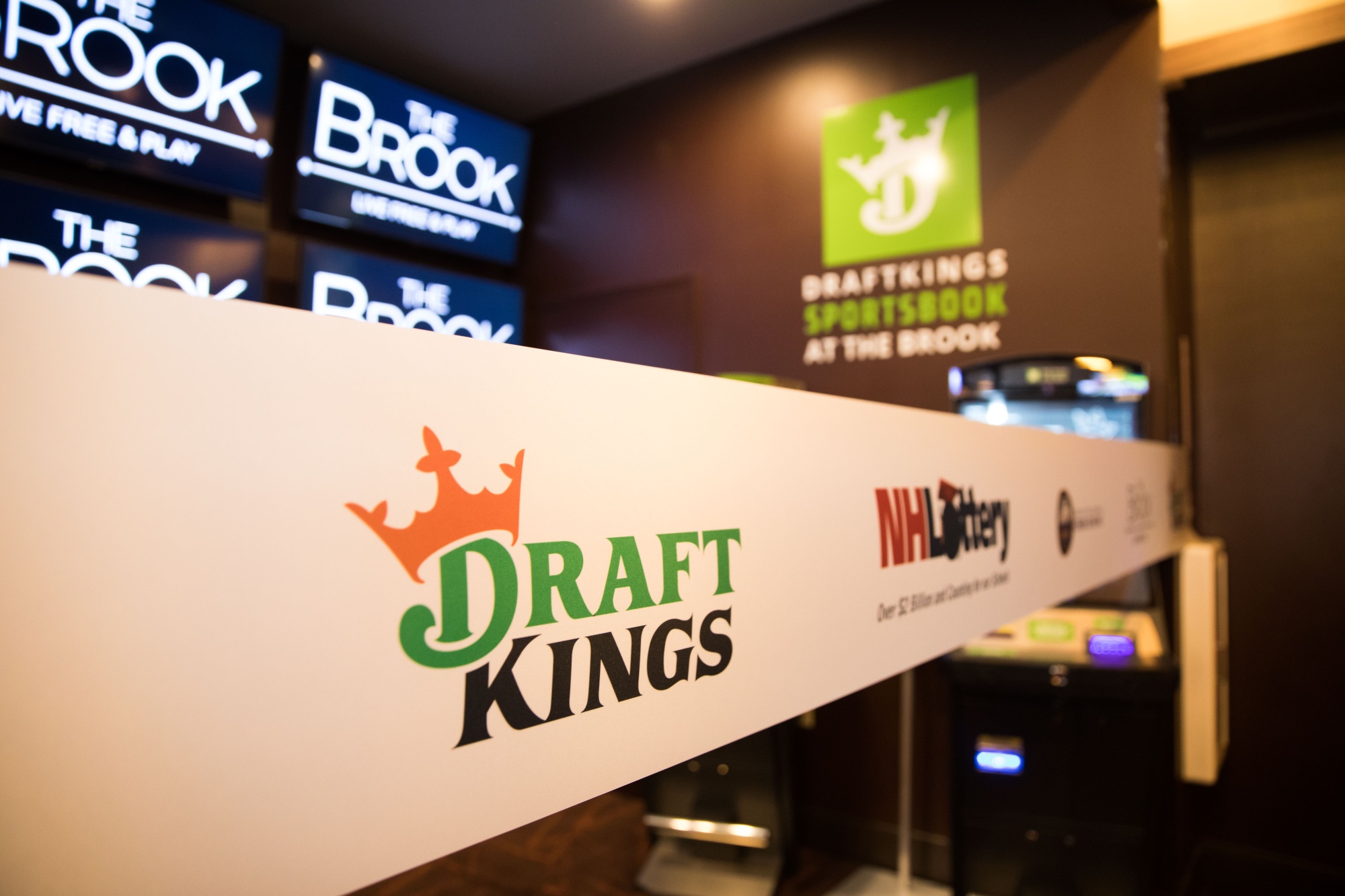 NFL, DraftKings Lucrative Partnership Blurs Lines Between Sports, Gambling  - Bloomberg