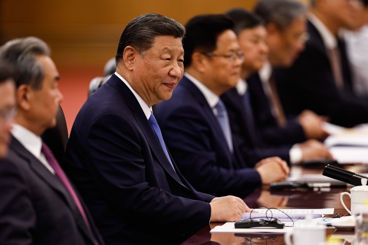 China Pushes Trump to Drop Curbs as it Dangles Investment Pledge