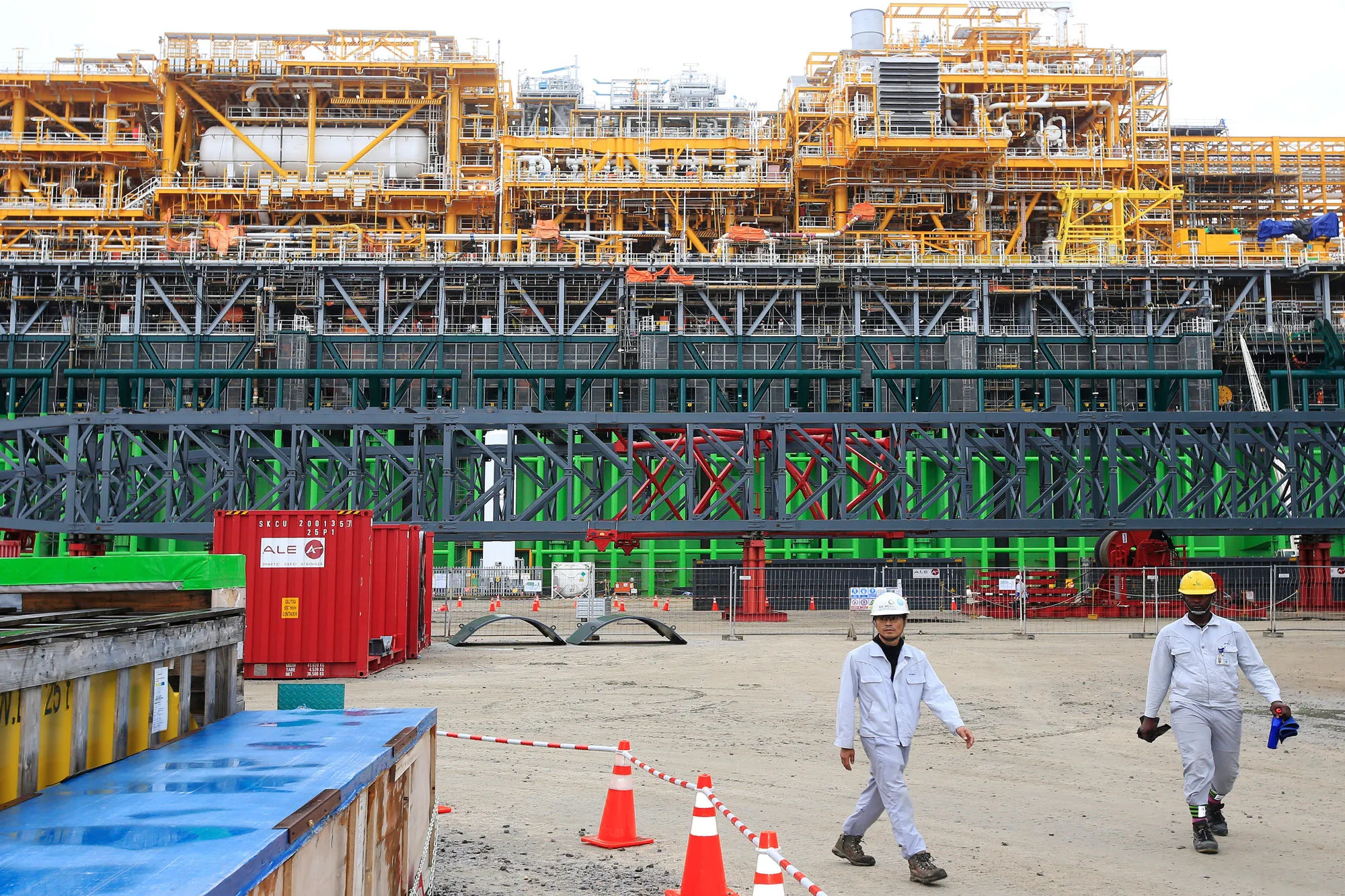 Africa Is Attracting Major Oil Explorers to Drill Most Wells - Bloomberg