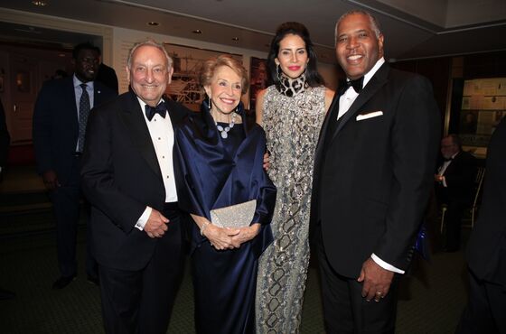 Sandy Weill Becomes Carnegie Hall’s First $100 Million Man