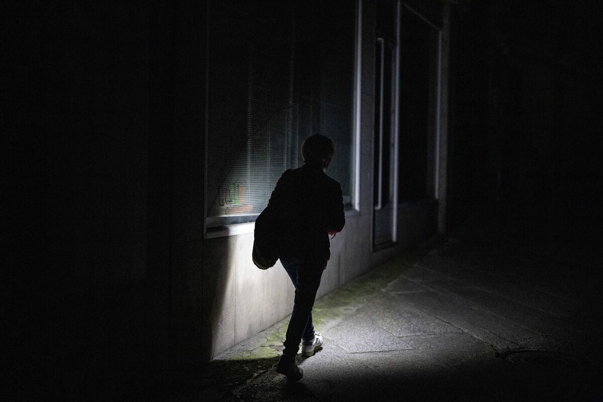 Blackouts in Spain and Portugal Show the Need to Supercharge Grid Upgrades