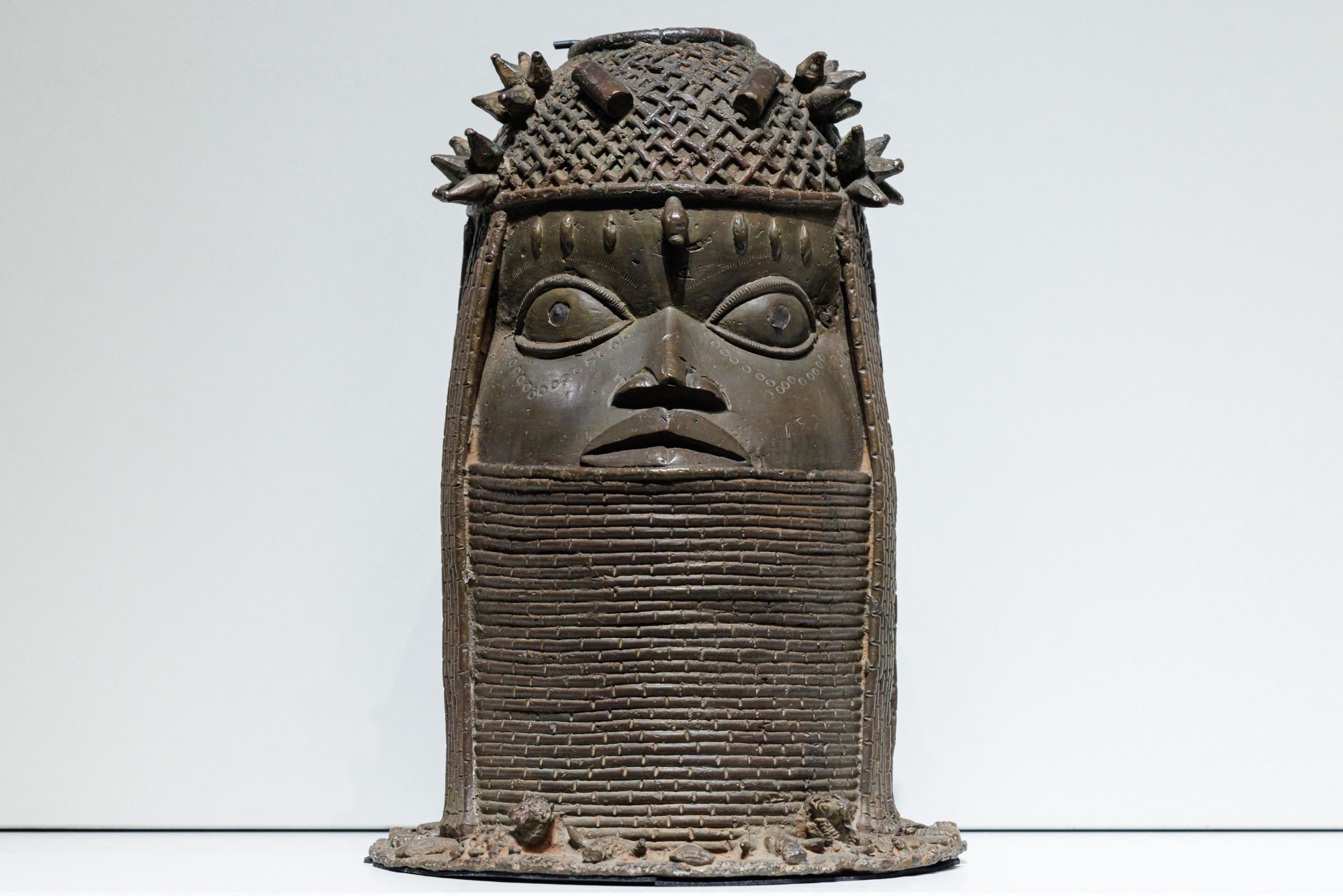 Returns Benin Bronzes Sculptures to Nigeria Looted British Colonists - Bloomberg