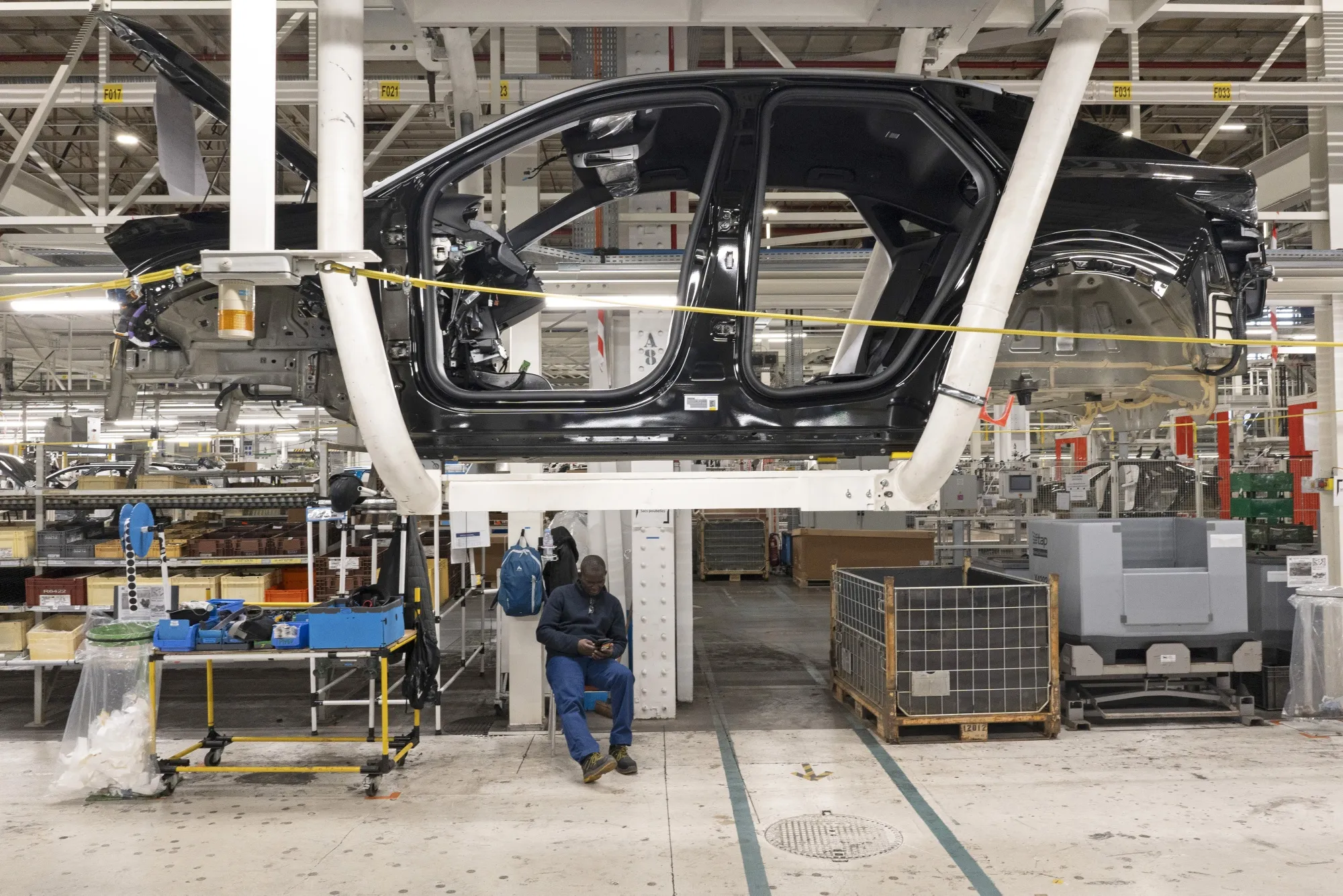 France’s January Car Registrations Fall 6.2%, Led by Stellantis - Bloomberg