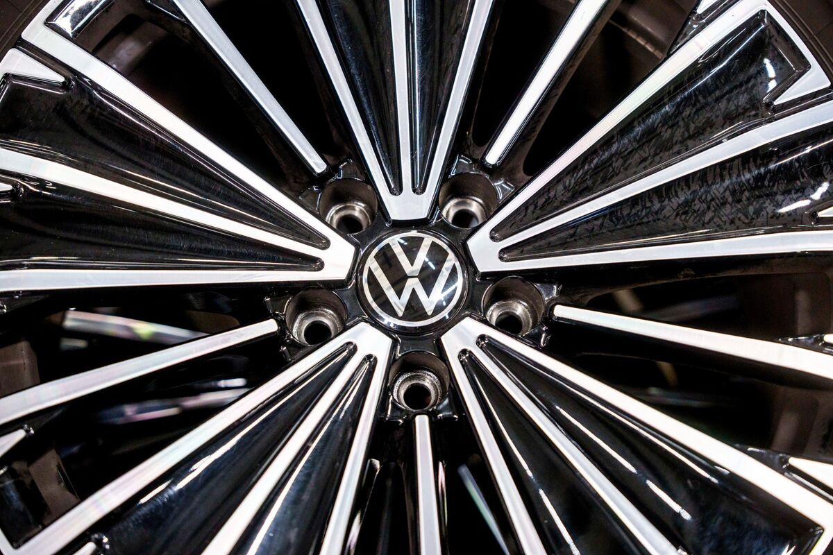 Volkswagen Swings to Loss After Writedown, China Market Slump