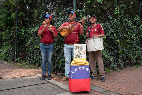 Mercenaries, Spies, and Double Agents Gather En Masse in Bogotá